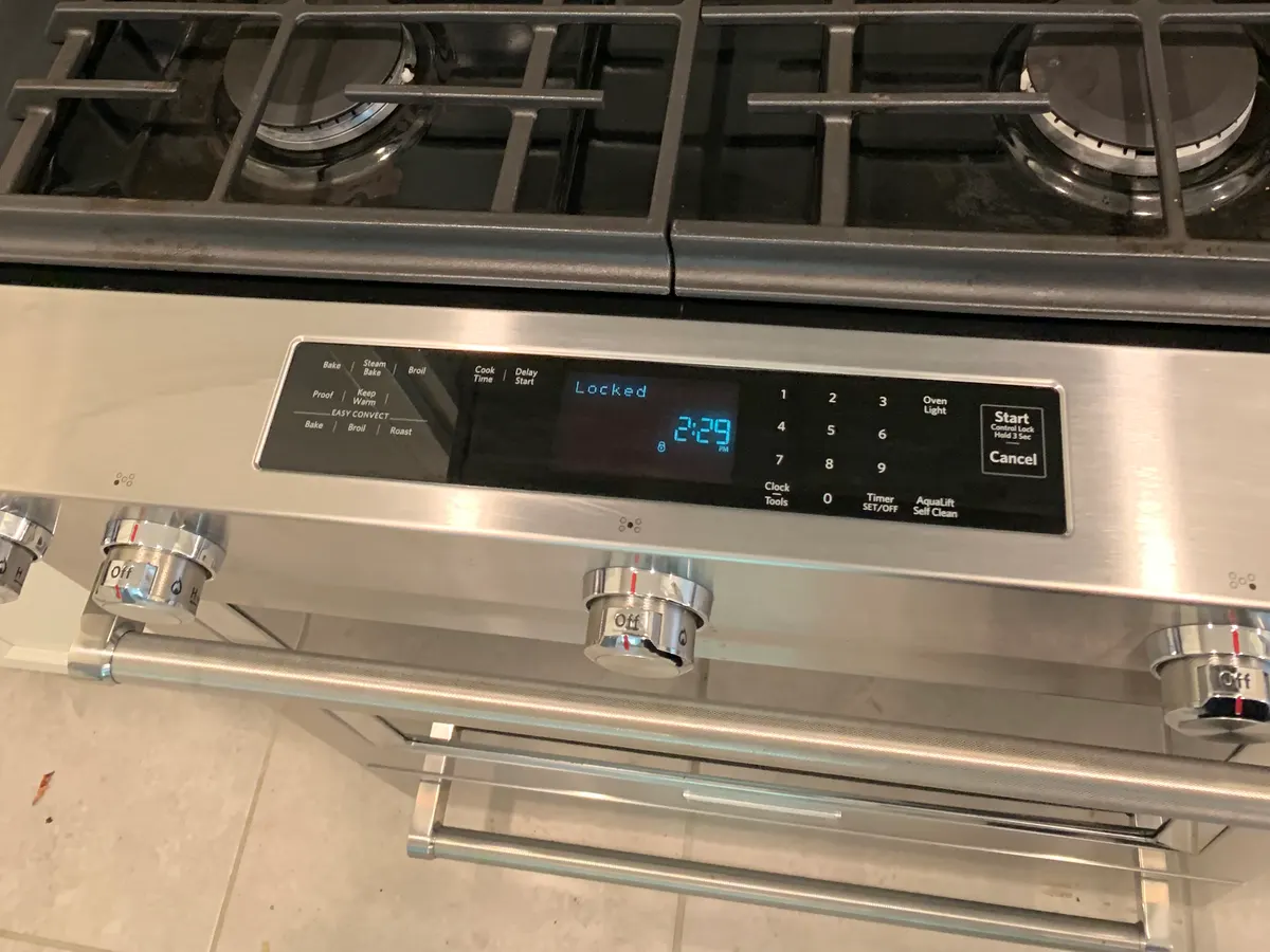 The same gas stovetop after cleaning
